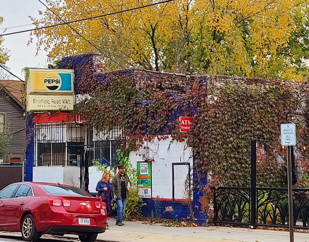 Vines overtaking the Fairfield Food Market in Tremont.