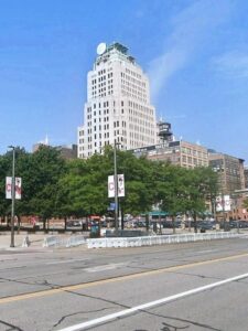 cropped-Guardians-East-9th-Bolivar-land-s.jpg