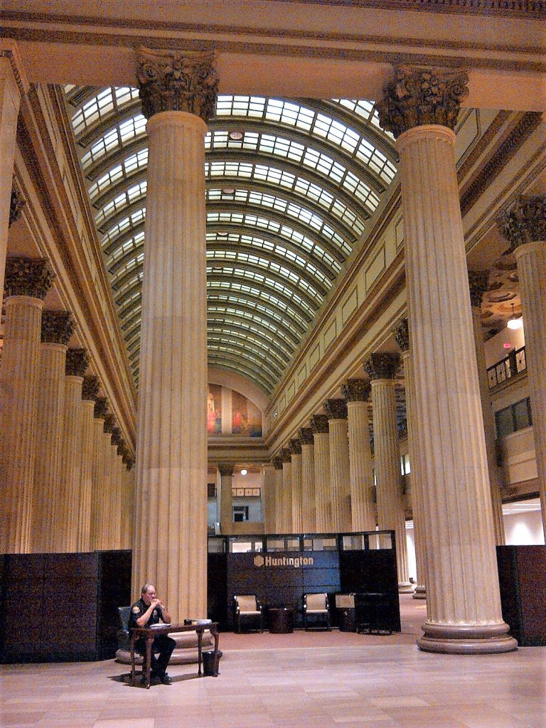 What the Huntington Bank lobby at 925 Euclid used to look like in 2011.