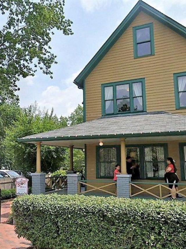 A Christmas Story House, campus for sale