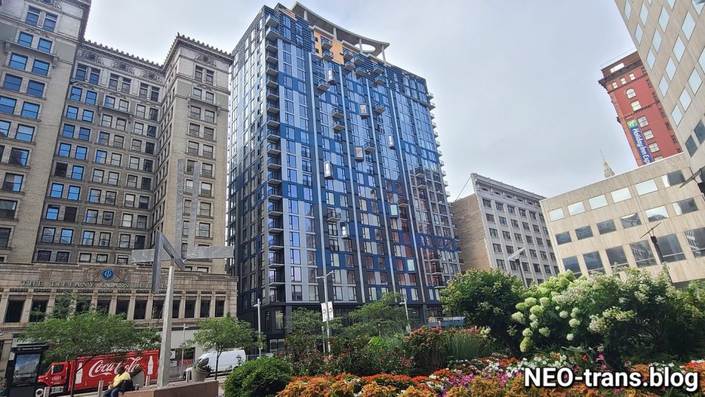 Skyline 776 tower fills while under construction